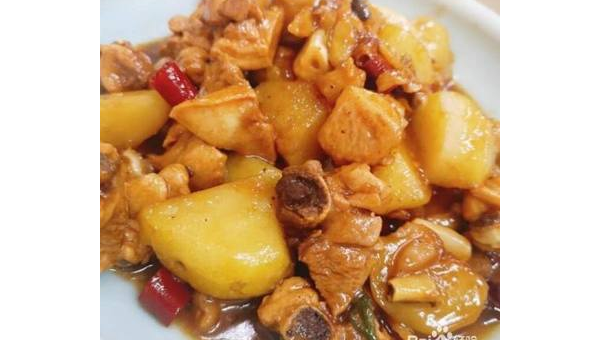 家常土豆炖鸡块的简易做法与美味秘诀