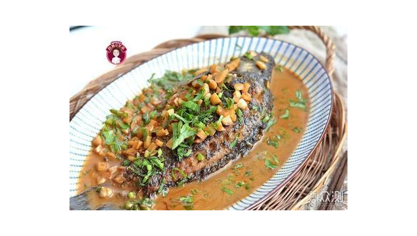 家常炖鱼鲜香四溢的秘诀与做法