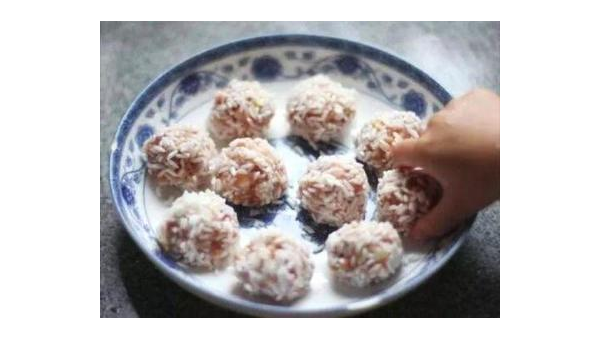 家常肉丸子制作秘诀 鲜嫩多汁零失败